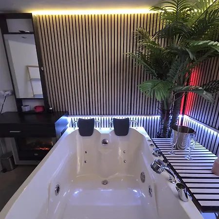 Loveroom Waterloo, Romantique Avec Jacuzzi Et Sauna Privatifs *
