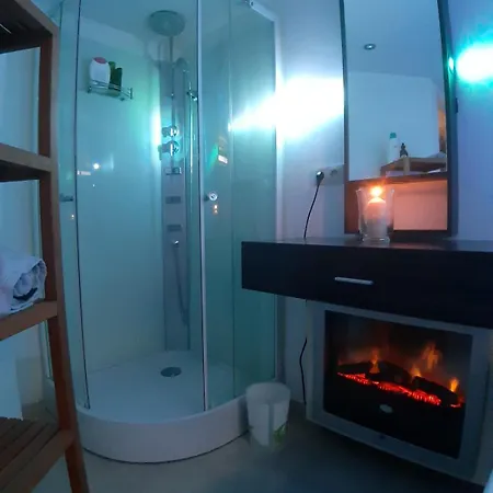 Loveroom Waterloo, Romantique Avec Jacuzzi Et Sauna Privatifs Waterloo