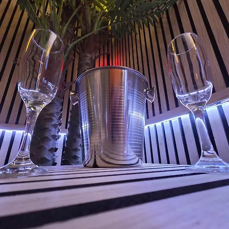 Loveroom Waterloo, Romantique Avec Jacuzzi Et Sauna Privatifs * Waterloo